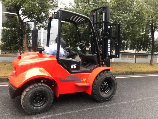 3000kg-5000kg รถยก 4wd ถนนที่ไม่เรียบ