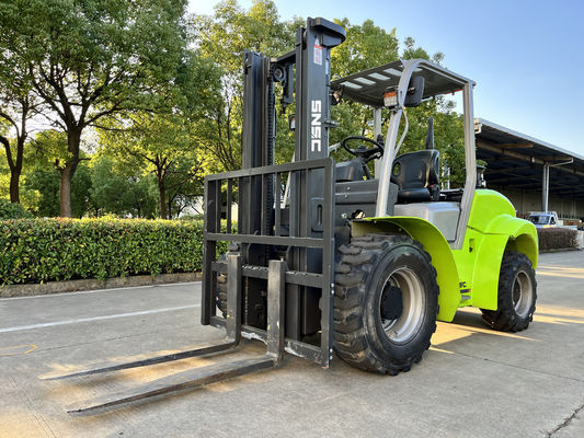 3000kg-5000kg รถยก 4wd ถนนที่ไม่เรียบ