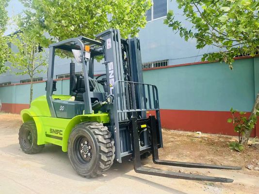 3000kg-5000kg รถยก 4wd ถนนที่ไม่เรียบ