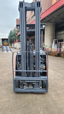 3 ล้อยืนบนรถยกไฟฟ้า 1600kgs 1800kgs 2000kgs คอนเตอร์สมดุล
